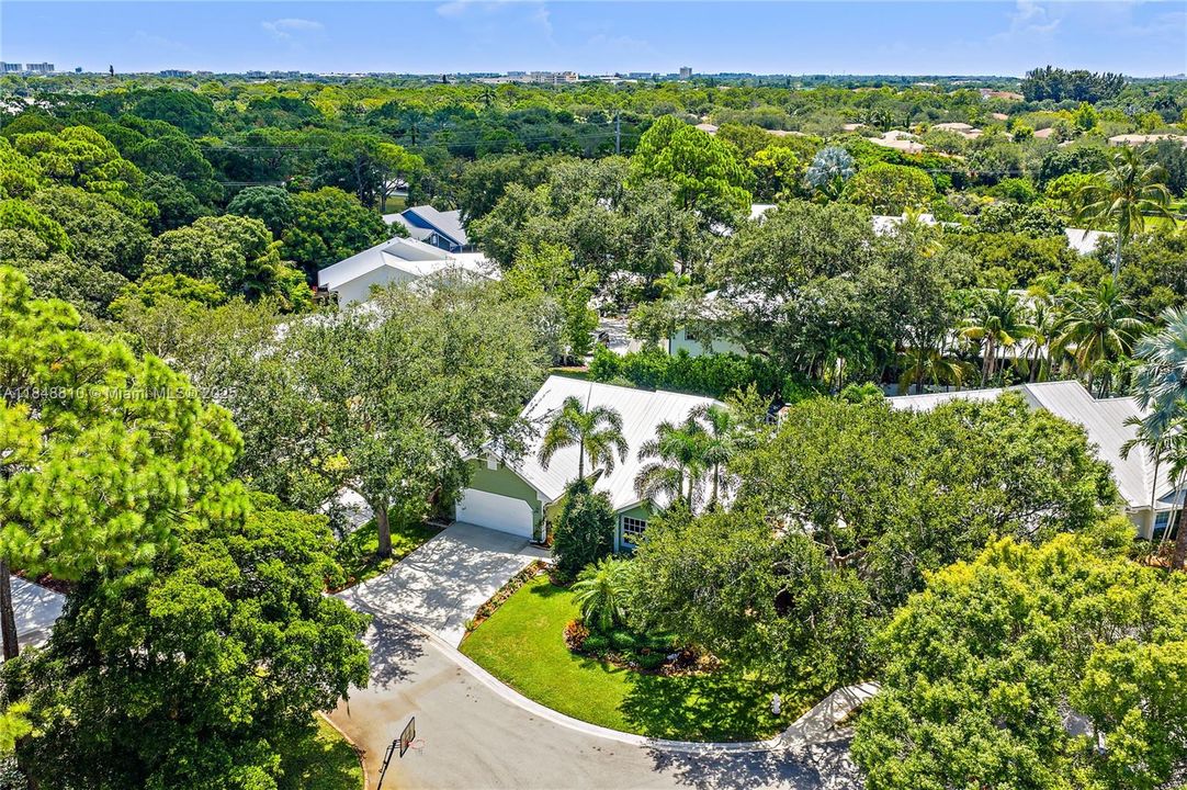 Vendido Recientemente: $729,000 (3 camas, 2 baños, 1670 Pies cuadrados)