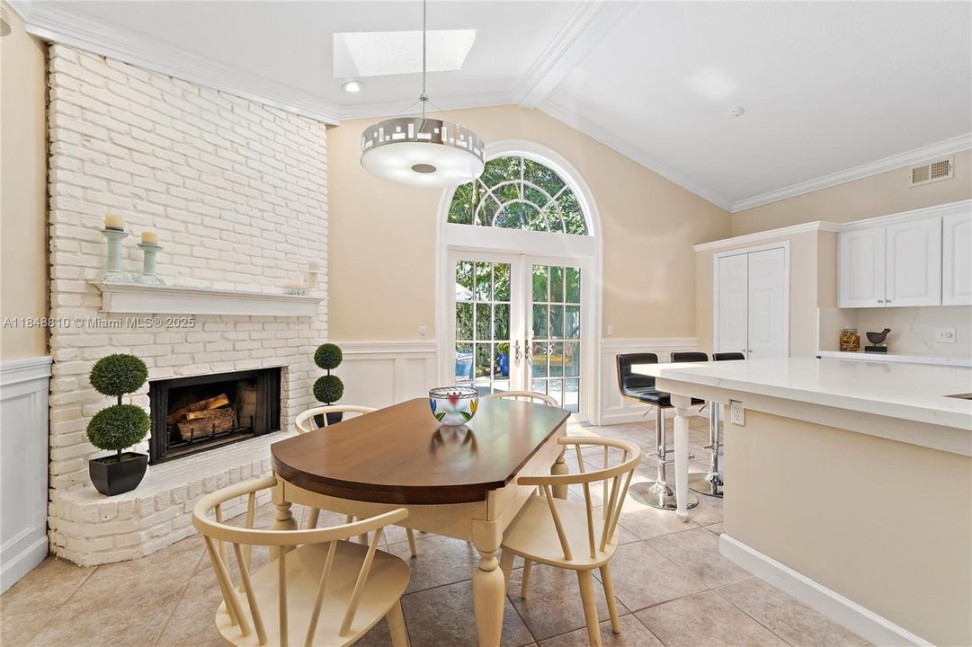 Vendido Recientemente: $729,000 (3 camas, 2 baños, 1670 Pies cuadrados)