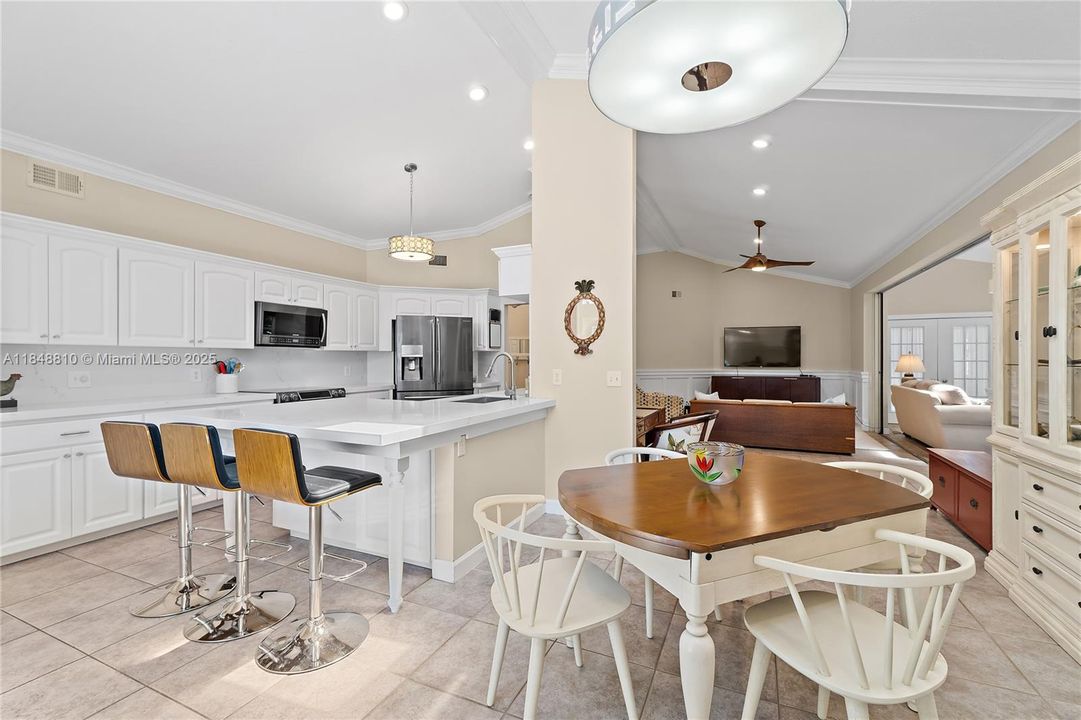 Vendido Recientemente: $729,000 (3 camas, 2 baños, 1670 Pies cuadrados)