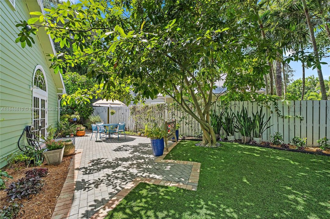 Vendido Recientemente: $729,000 (3 camas, 2 baños, 1670 Pies cuadrados)