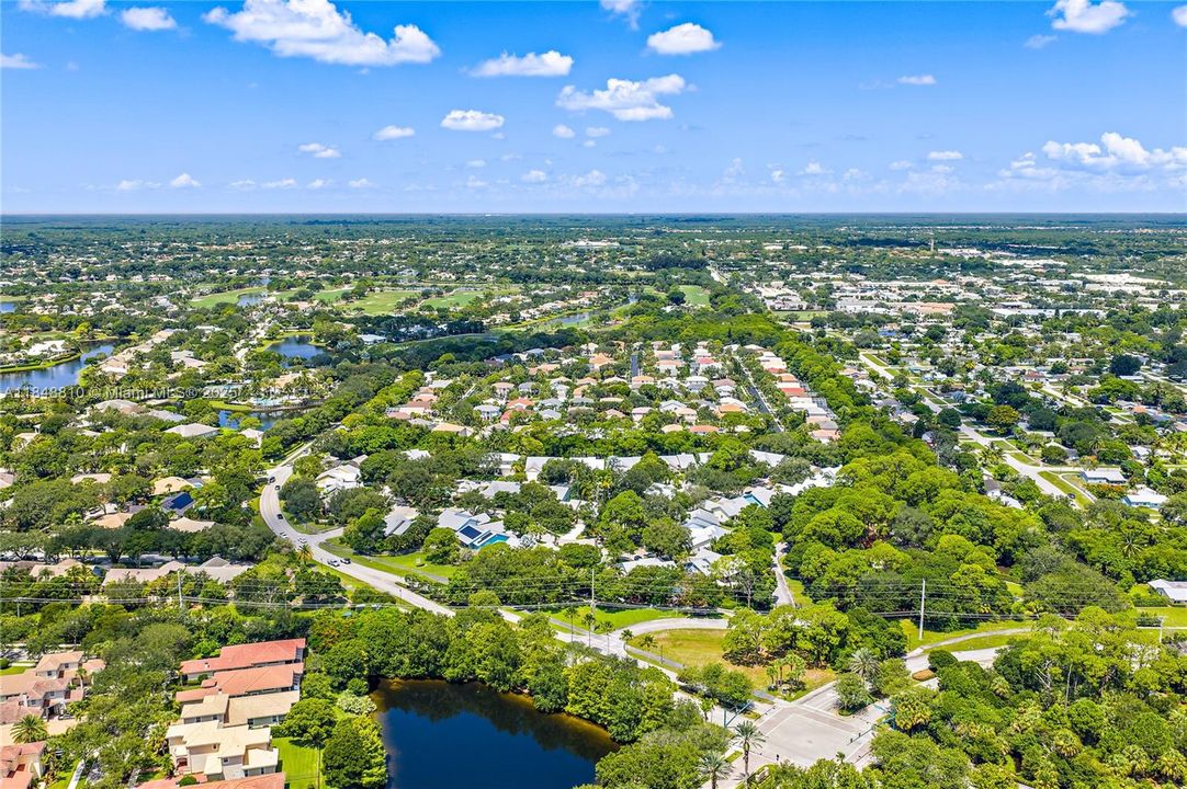 Vendido Recientemente: $729,000 (3 camas, 2 baños, 1670 Pies cuadrados)