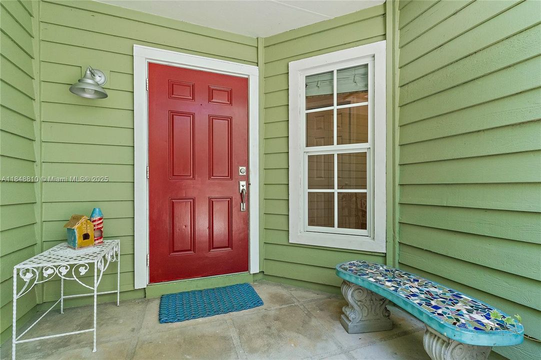 Vendido Recientemente: $729,000 (3 camas, 2 baños, 1670 Pies cuadrados)