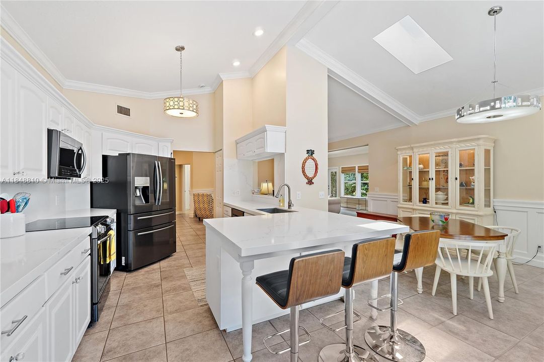 Vendido Recientemente: $729,000 (3 camas, 2 baños, 1670 Pies cuadrados)