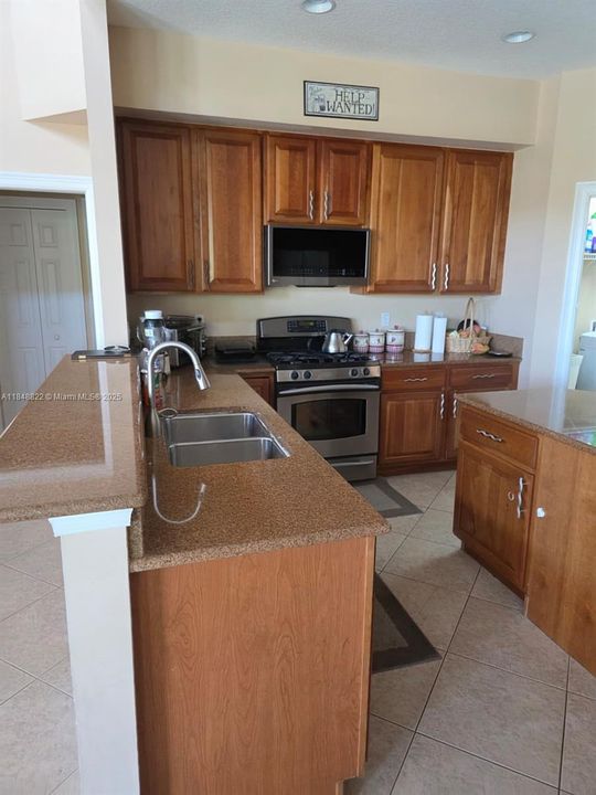 На продажу: $1,199,000 (5 спален, 4 ванн, 3229 Квадратных фут)