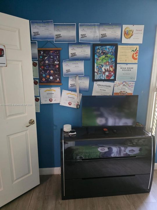 На продажу: $1,199,000 (5 спален, 4 ванн, 3229 Квадратных фут)