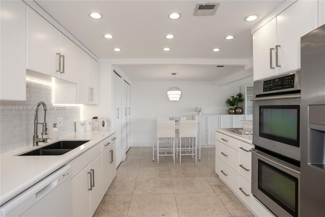 Active With Contract: $195,000 (2 beds, 2 baths, 1950 Square Feet)