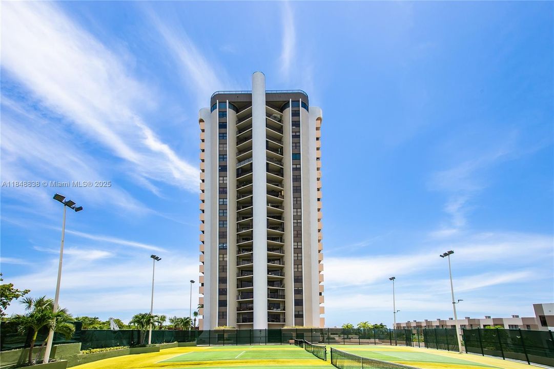 Active With Contract: $195,000 (2 beds, 2 baths, 1950 Square Feet)