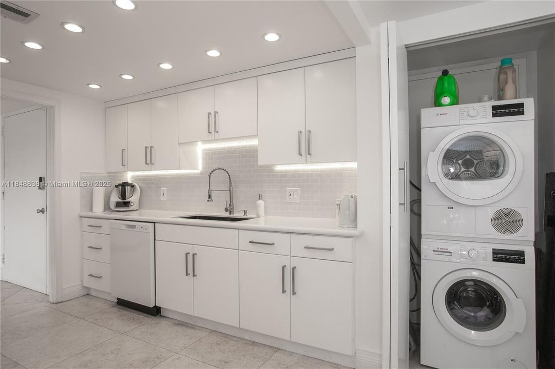 Active With Contract: $195,000 (2 beds, 2 baths, 1950 Square Feet)