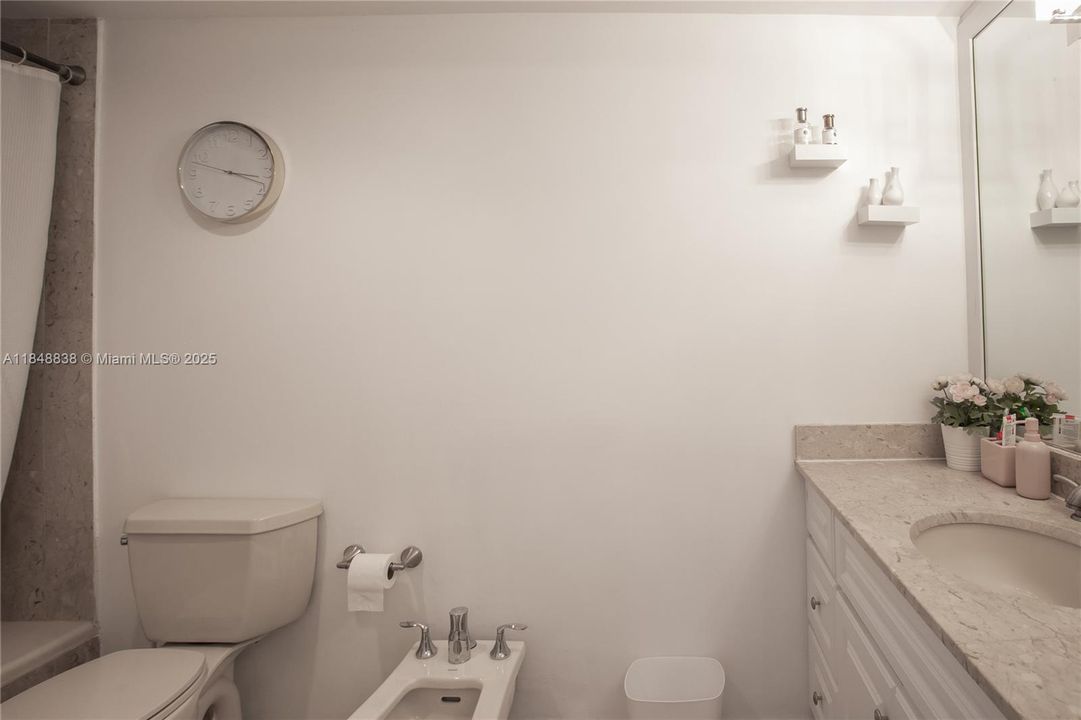 Active With Contract: $195,000 (2 beds, 2 baths, 1950 Square Feet)