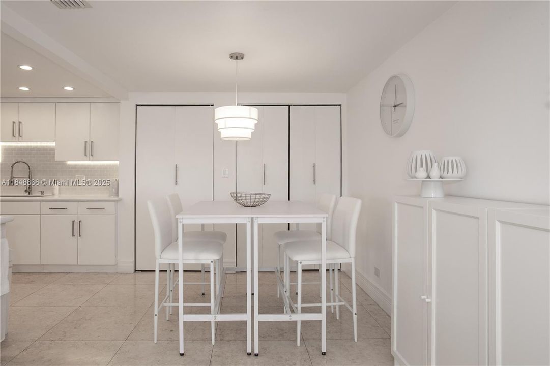 Active With Contract: $195,000 (2 beds, 2 baths, 1950 Square Feet)