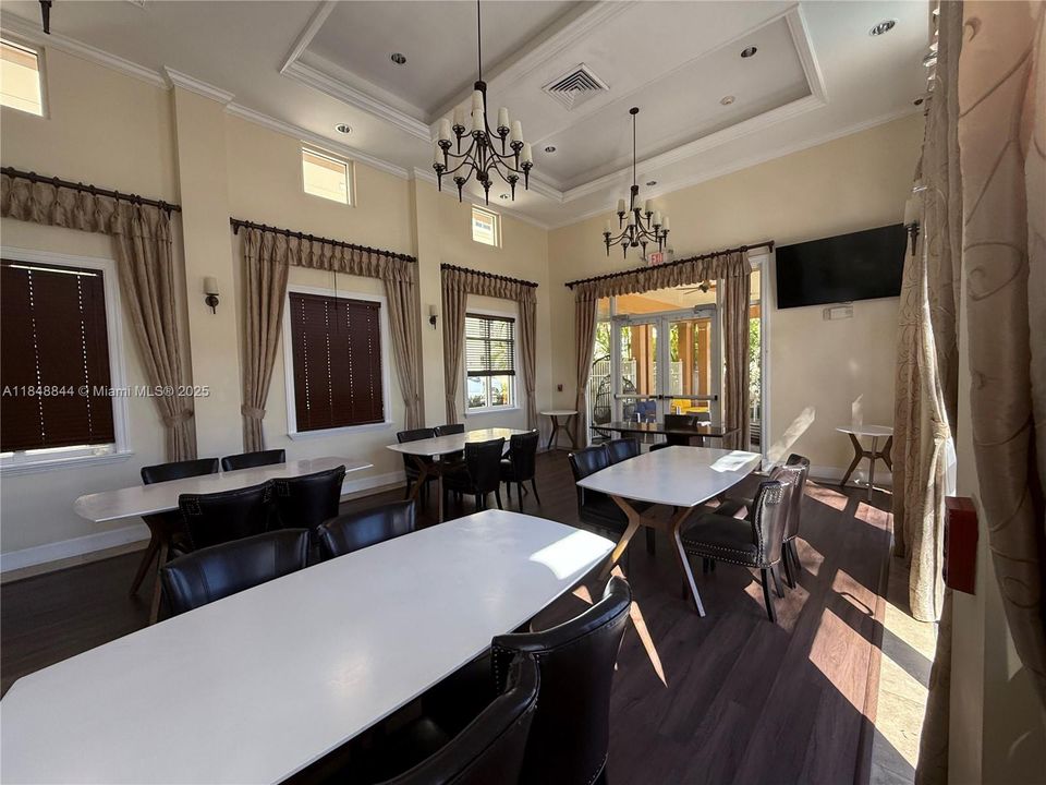 На продажу: $925,000 (3 спален, 3 ванн, 1849 Квадратных фут)