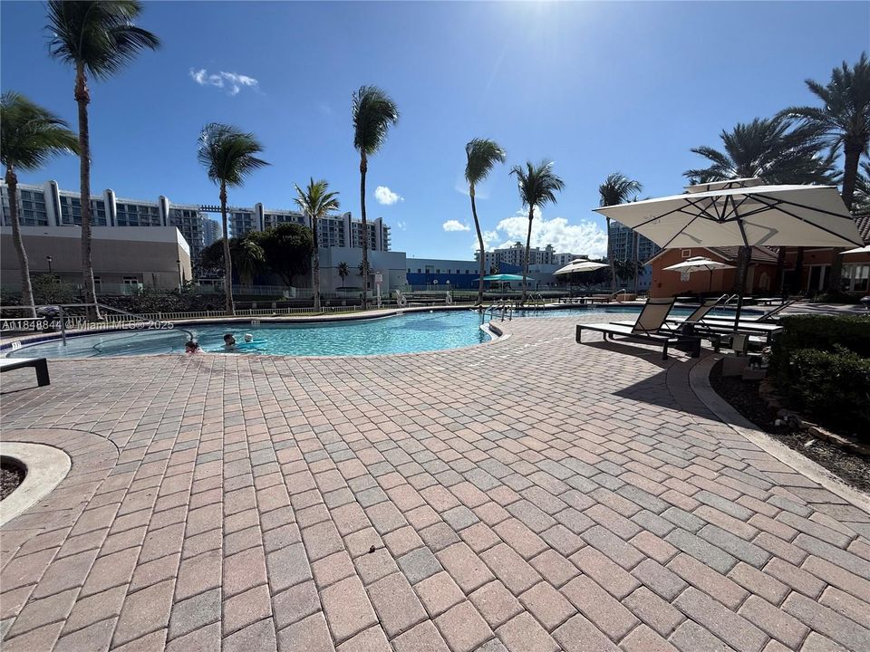 На продажу: $925,000 (3 спален, 3 ванн, 1849 Квадратных фут)