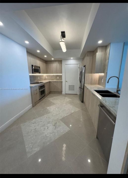 На продажу: $925,000 (3 спален, 3 ванн, 1849 Квадратных фут)