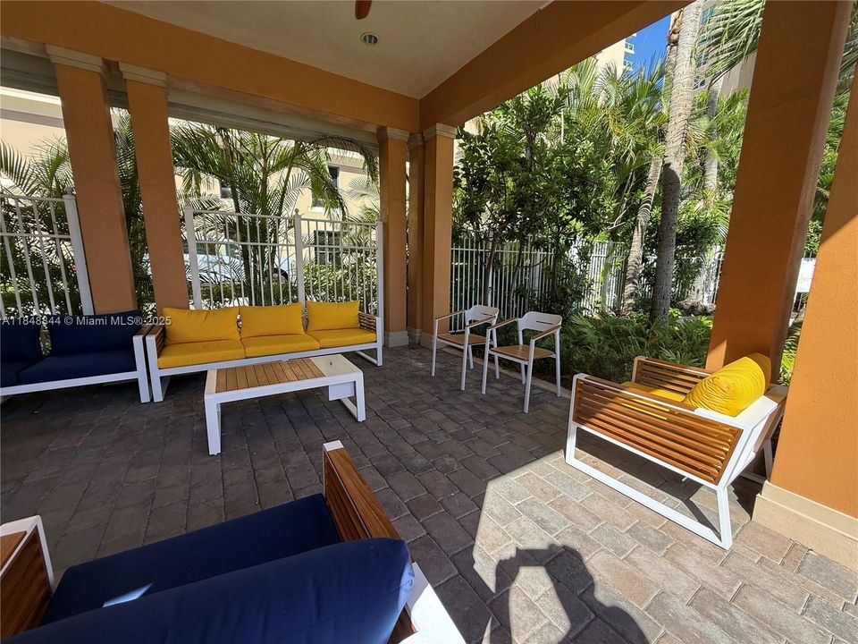 На продажу: $925,000 (3 спален, 3 ванн, 1849 Квадратных фут)