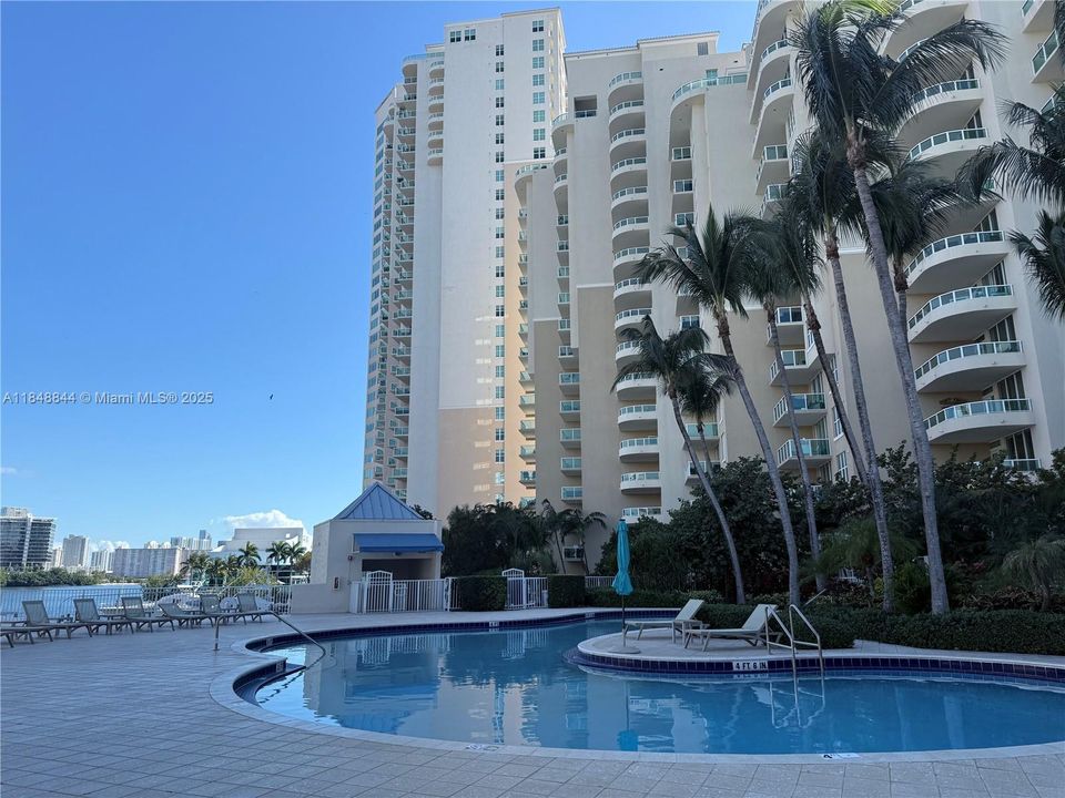 На продажу: $925,000 (3 спален, 3 ванн, 1849 Квадратных фут)