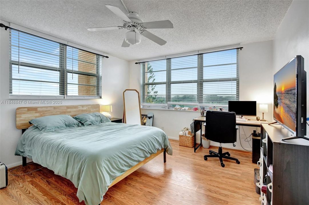 待售: $220,000 (2 贝兹, 2 浴室, 1140 平方英尺)