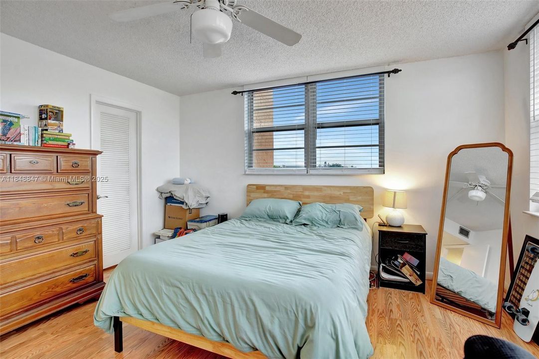 待售: $220,000 (2 贝兹, 2 浴室, 1140 平方英尺)