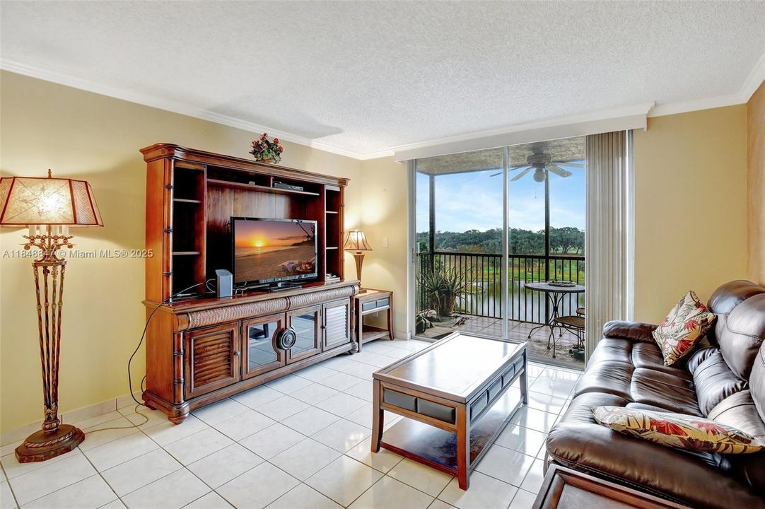 待售: $220,000 (2 贝兹, 2 浴室, 1140 平方英尺)