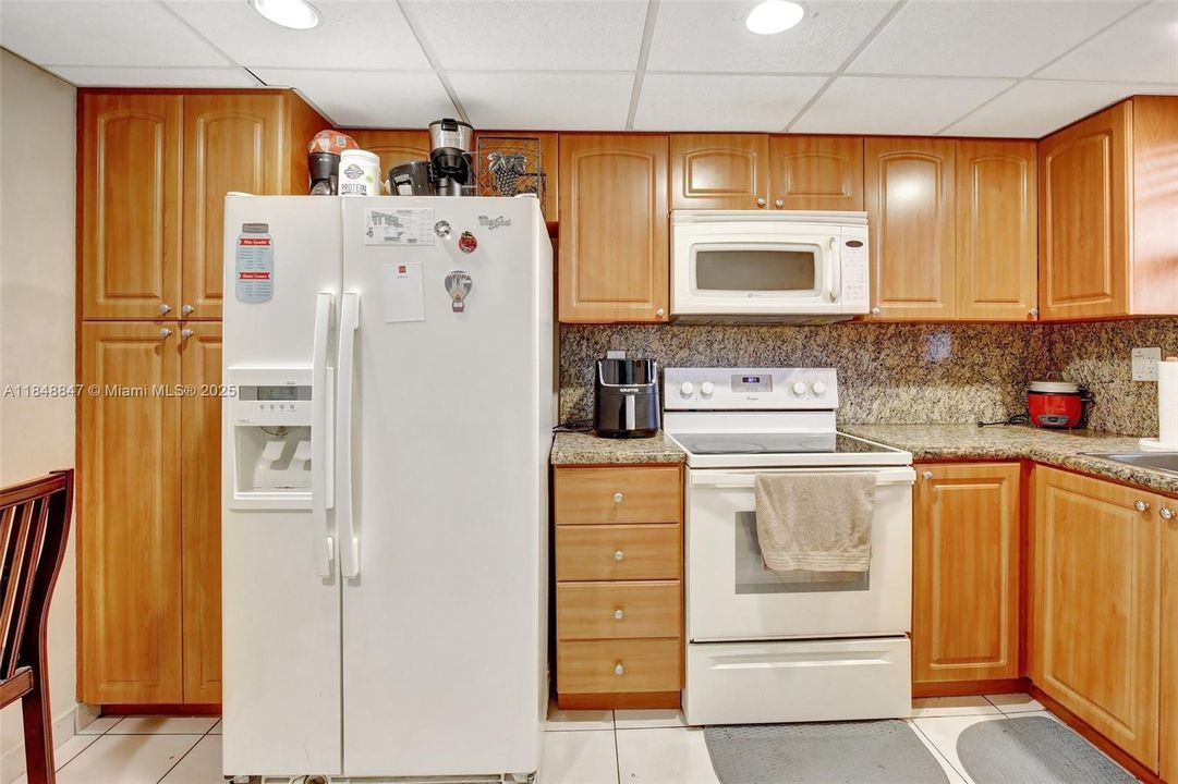 待售: $220,000 (2 贝兹, 2 浴室, 1140 平方英尺)