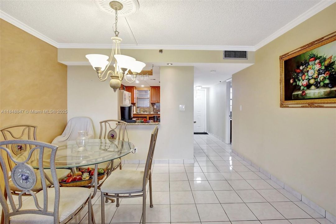 待售: $220,000 (2 贝兹, 2 浴室, 1140 平方英尺)