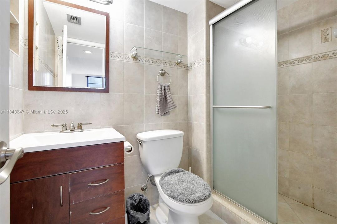 待售: $220,000 (2 贝兹, 2 浴室, 1140 平方英尺)