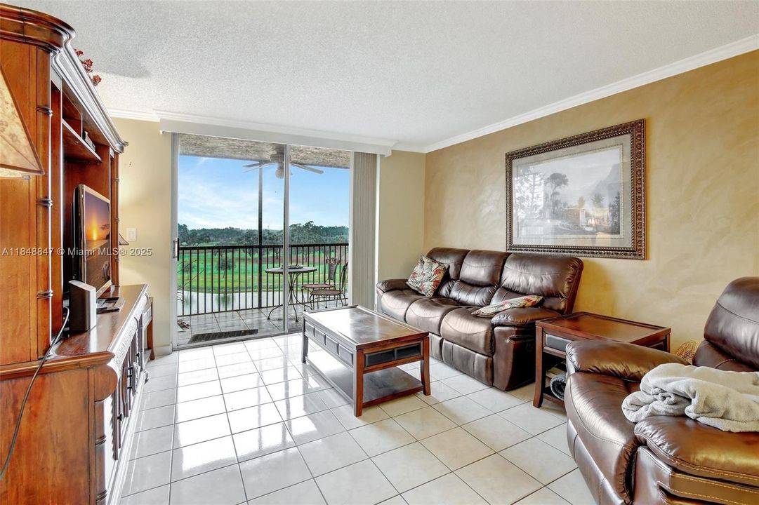 待售: $220,000 (2 贝兹, 2 浴室, 1140 平方英尺)