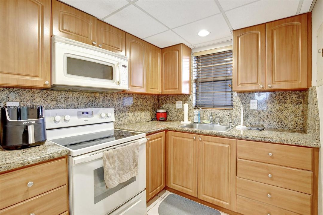 待售: $220,000 (2 贝兹, 2 浴室, 1140 平方英尺)