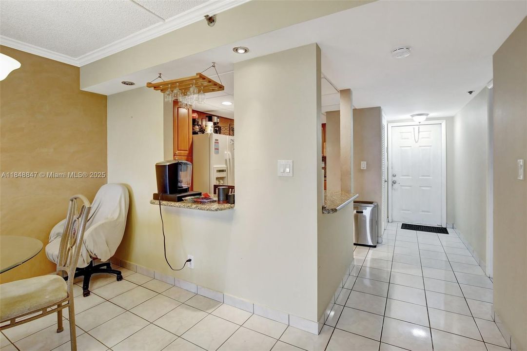 待售: $220,000 (2 贝兹, 2 浴室, 1140 平方英尺)