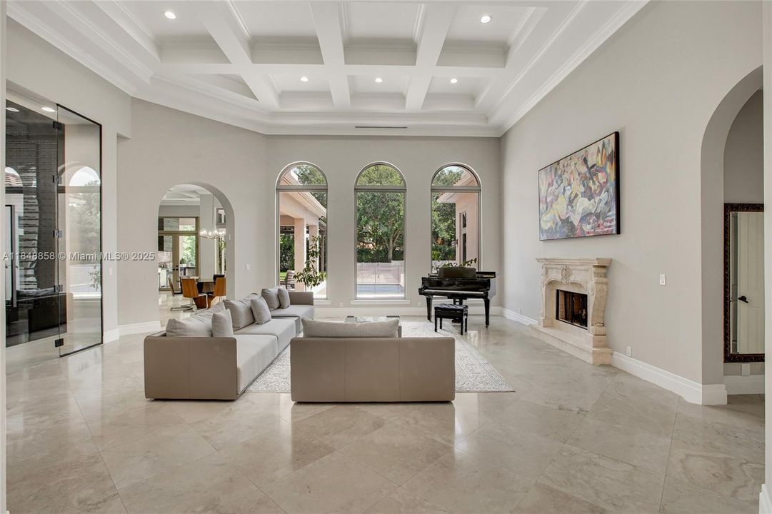 合同活跃: $2,999,999 (5 贝兹, 5 浴室, 5179 平方英尺)