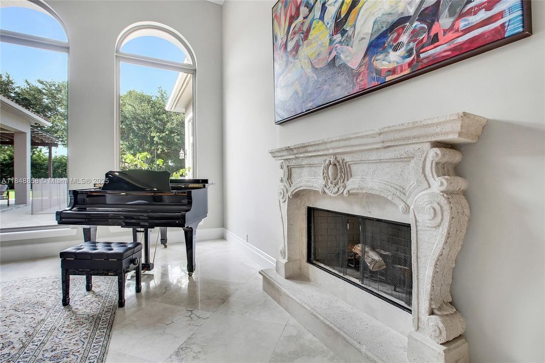 合同活跃: $2,999,999 (5 贝兹, 5 浴室, 5179 平方英尺)