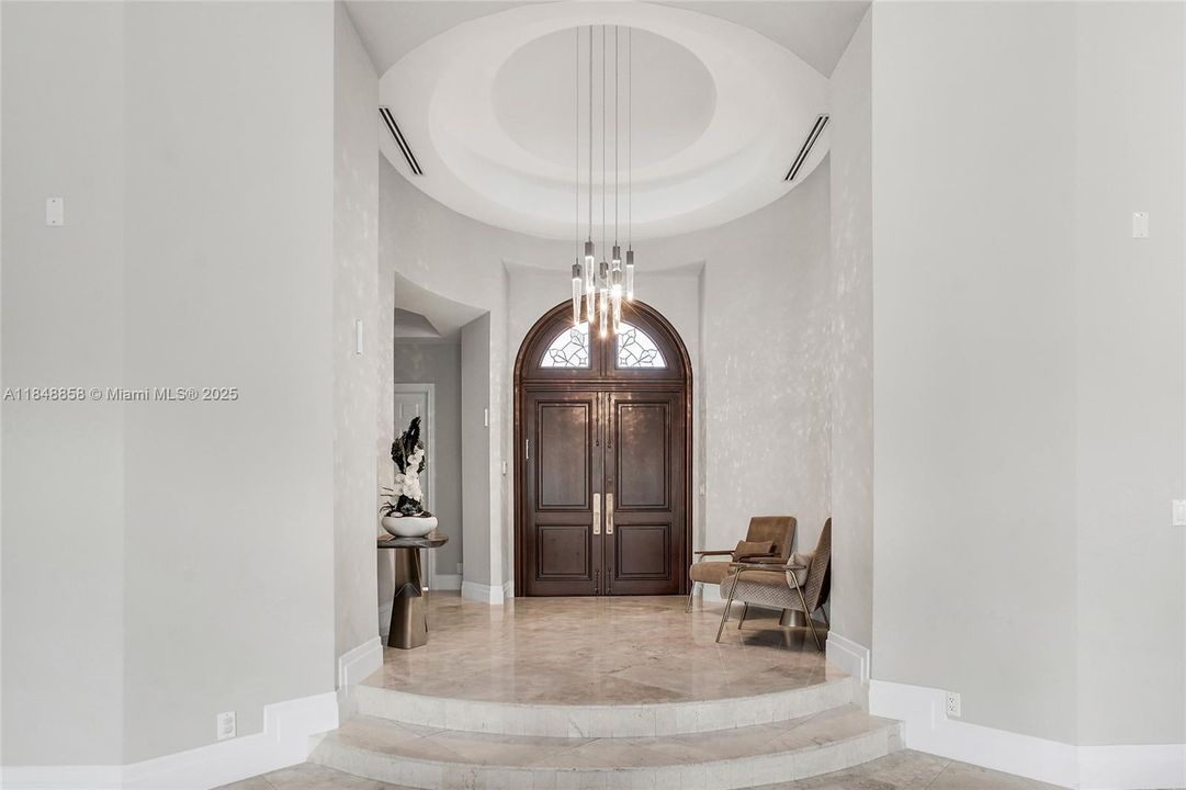 合同活跃: $2,999,999 (5 贝兹, 5 浴室, 5179 平方英尺)