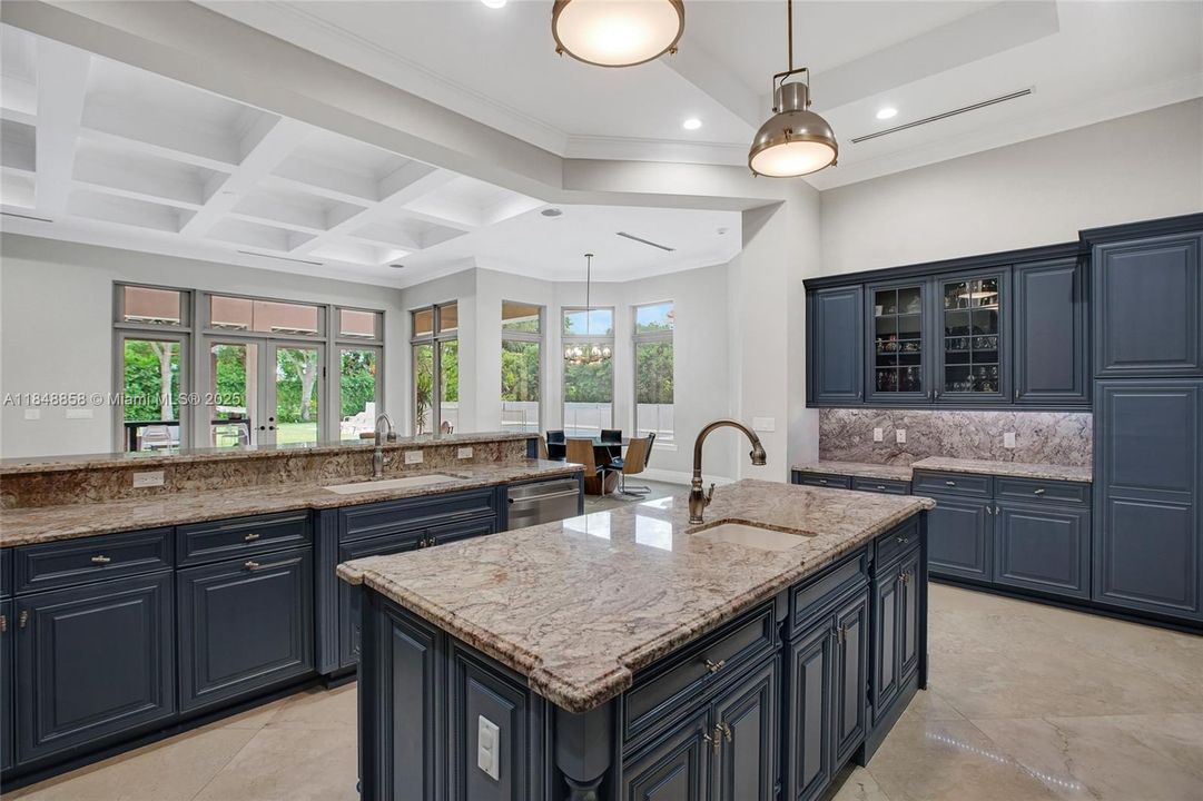 合同活跃: $2,999,999 (5 贝兹, 5 浴室, 5179 平方英尺)