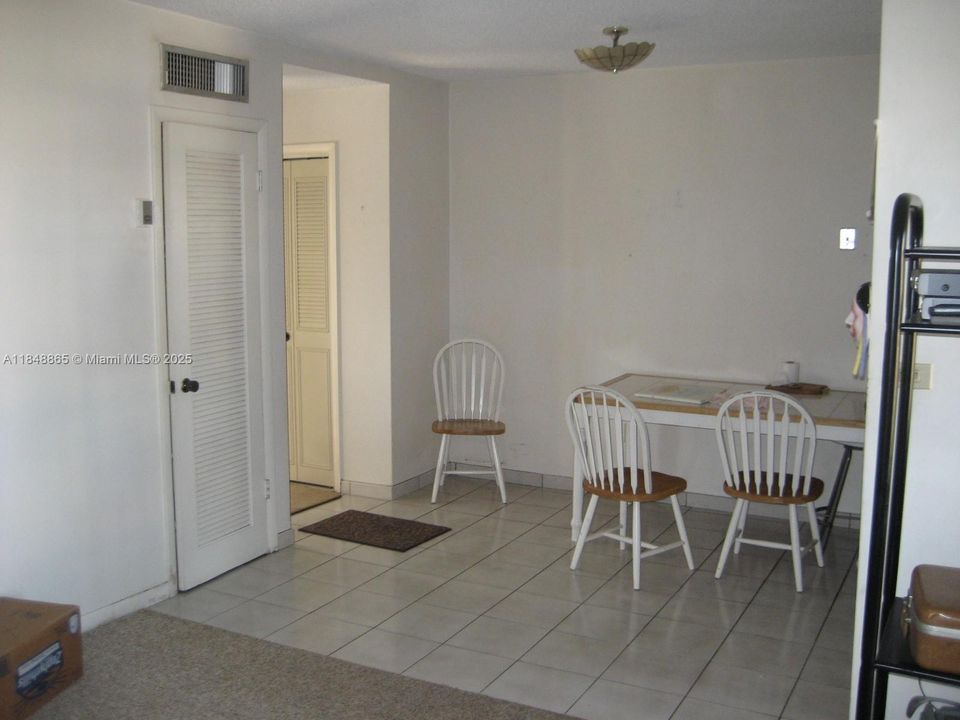 最近租的: $2,050 (1 贝兹, 1 浴室, 726 平方英尺)