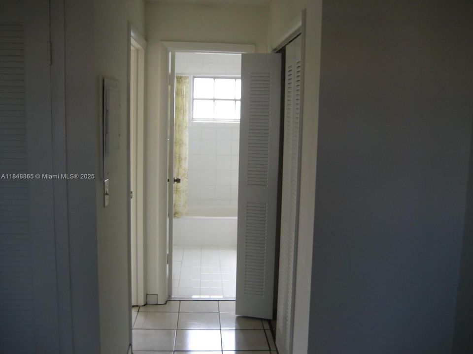 最近租的: $2,050 (1 贝兹, 1 浴室, 726 平方英尺)