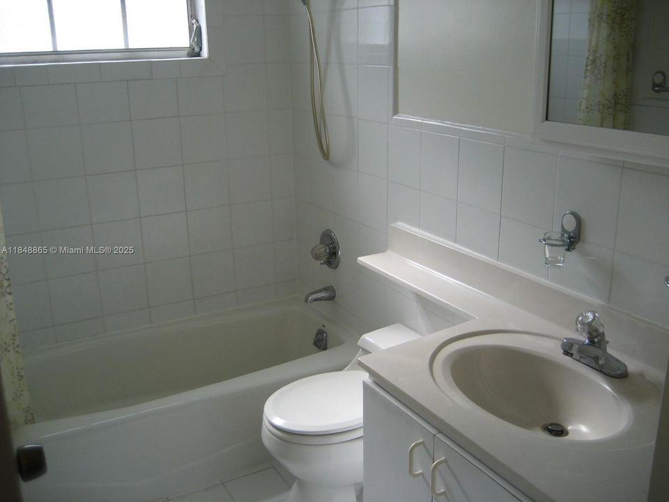 最近租的: $2,050 (1 贝兹, 1 浴室, 726 平方英尺)