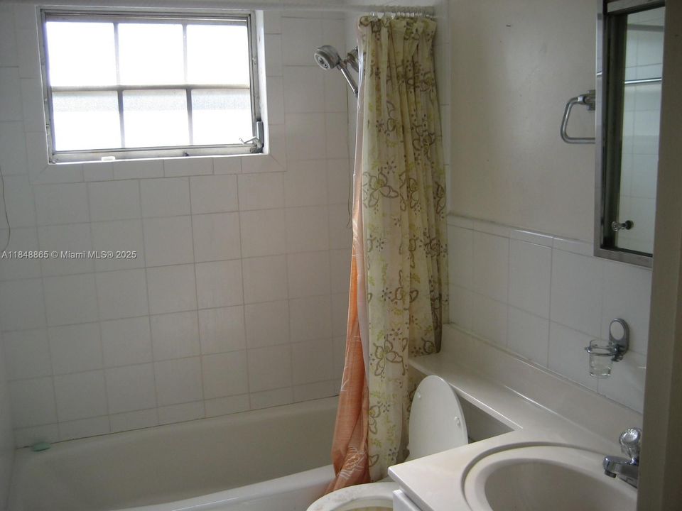 最近租的: $2,050 (1 贝兹, 1 浴室, 726 平方英尺)