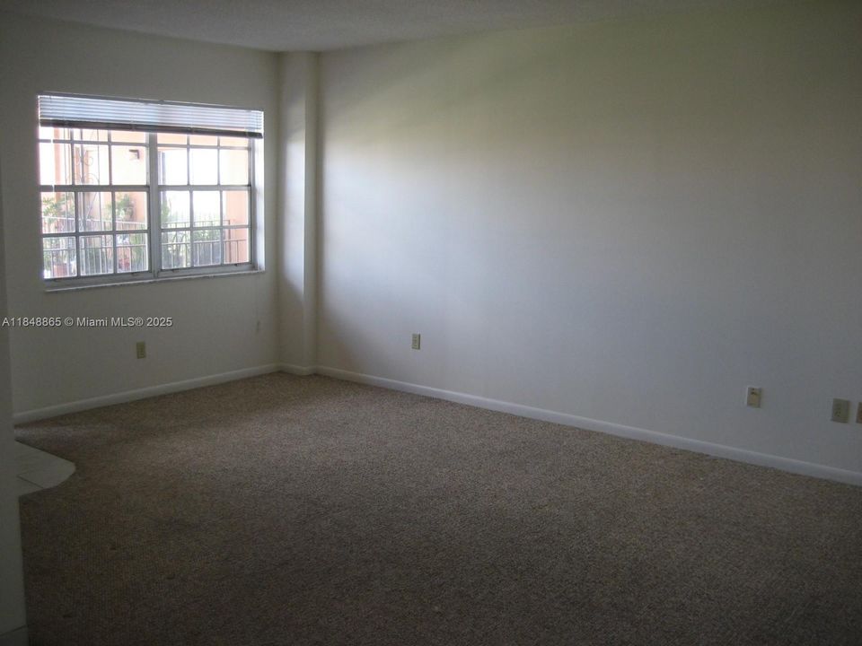 最近租的: $2,050 (1 贝兹, 1 浴室, 726 平方英尺)