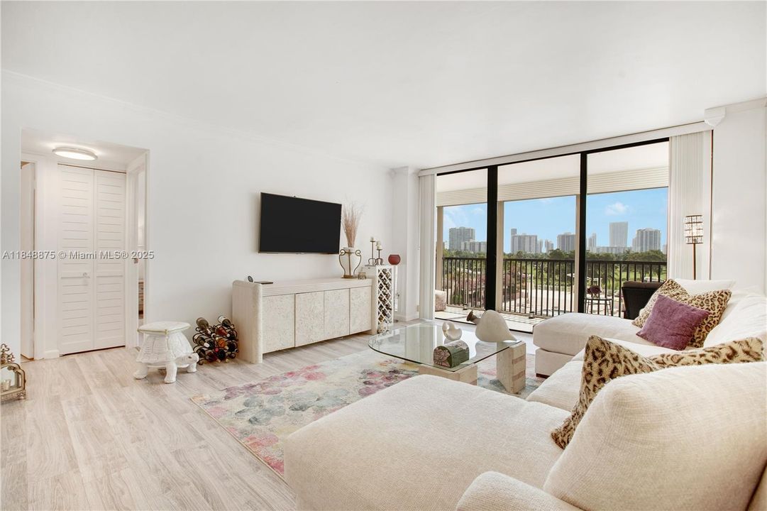 待售: $384,900 (2 贝兹, 2 浴室, 1313 平方英尺)