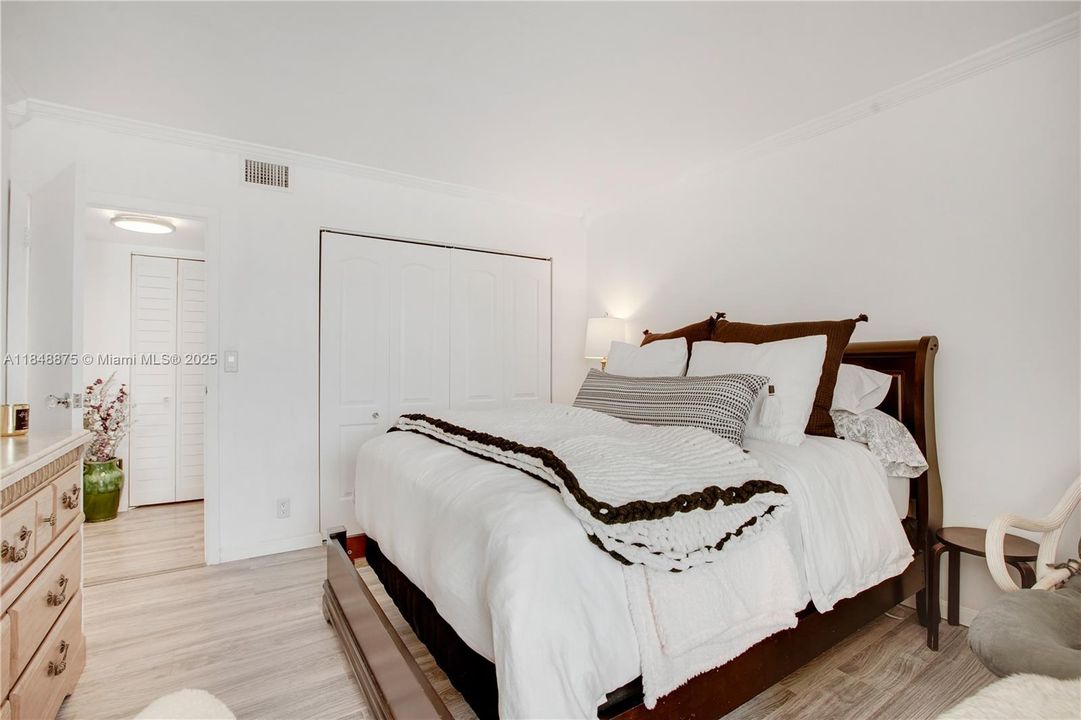 待售: $384,900 (2 贝兹, 2 浴室, 1313 平方英尺)