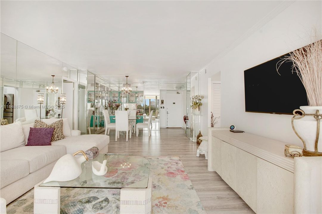 待售: $384,900 (2 贝兹, 2 浴室, 1313 平方英尺)