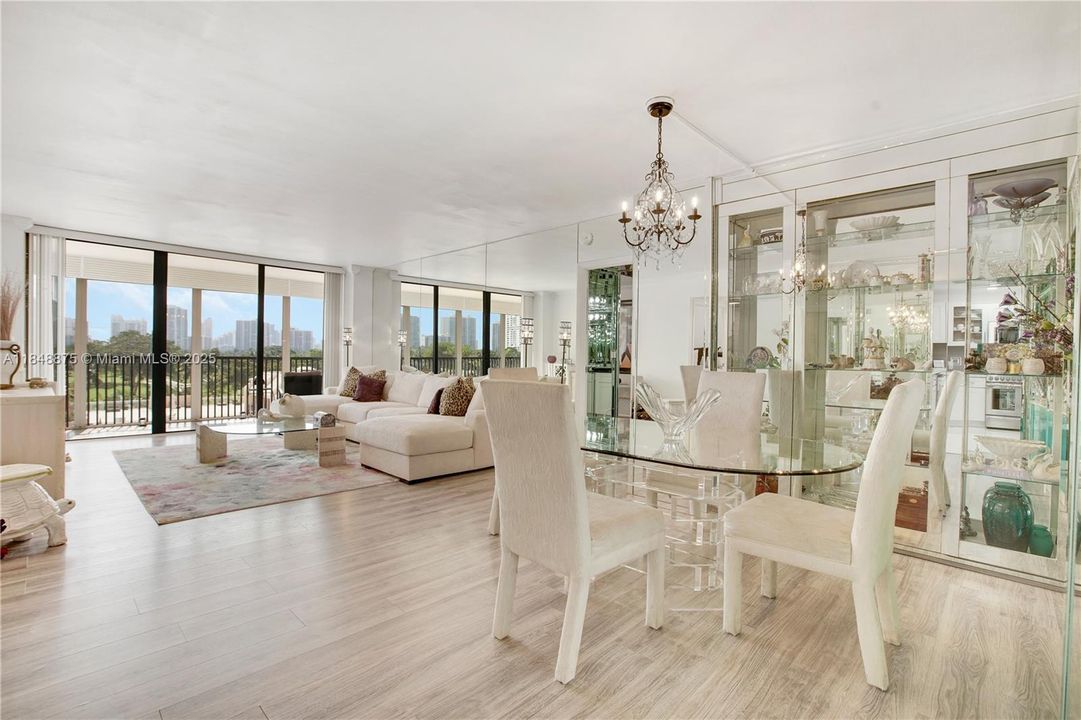 待售: $384,900 (2 贝兹, 2 浴室, 1313 平方英尺)