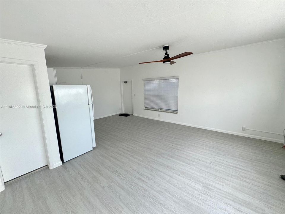 最近租的: $1,800 (1 贝兹, 1 浴室, 550 平方英尺)