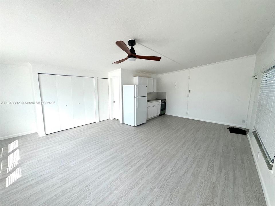 最近租的: $1,800 (1 贝兹, 1 浴室, 550 平方英尺)