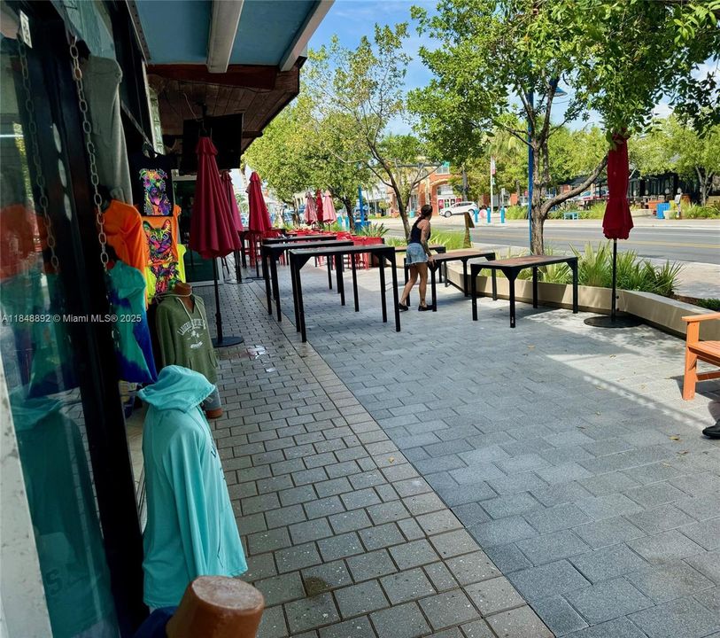 最近租的: $1,800 (1 贝兹, 1 浴室, 550 平方英尺)