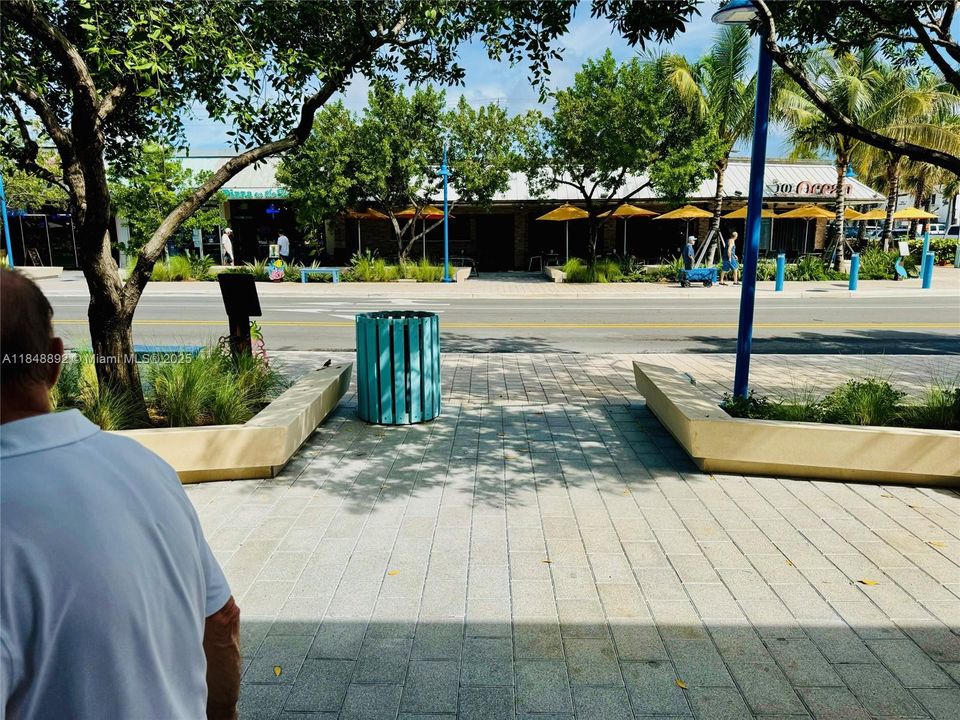 最近租的: $1,800 (1 贝兹, 1 浴室, 550 平方英尺)