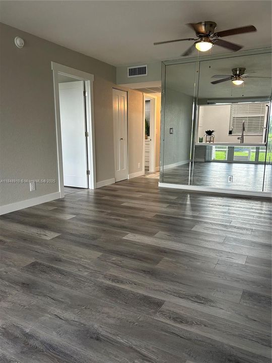 Под контрактом: $1,799 (1 спален, 1 ванн, 870 Квадратных фут)