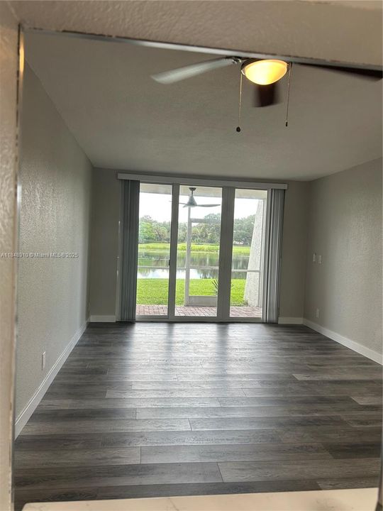 Под контрактом: $1,799 (1 спален, 1 ванн, 870 Квадратных фут)