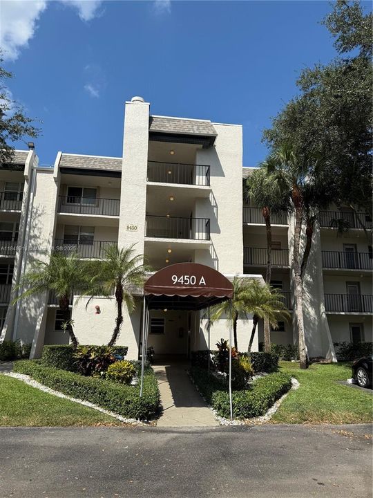 Под контрактом: $1,799 (1 спален, 1 ванн, 870 Квадратных фут)