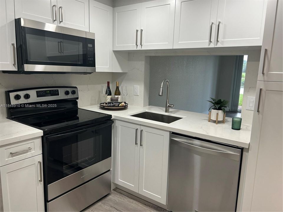 Под контрактом: $1,799 (1 спален, 1 ванн, 870 Квадратных фут)