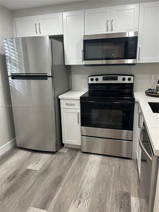 Под контрактом: $1,799 (1 спален, 1 ванн, 870 Квадратных фут)